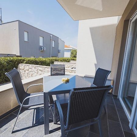 Apartments Lemon Novalja Exterior foto